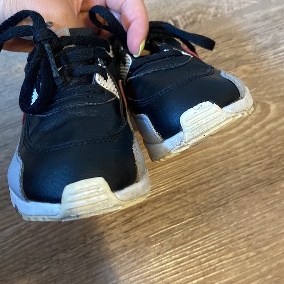 Nike AirMax Running Shoes - Picture 6 of 7